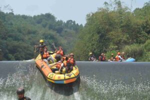 Beranda 23 rafting di syifa adventure