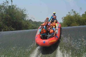 Beranda 24 rafting di syifa adventure