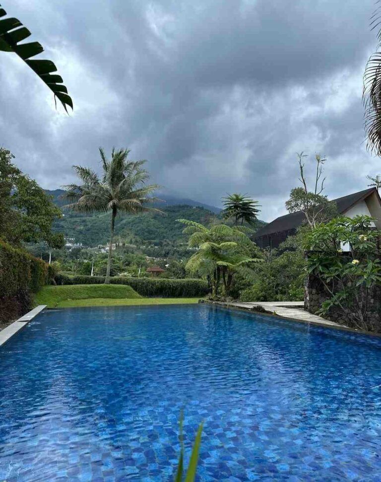 kolam renang lenira